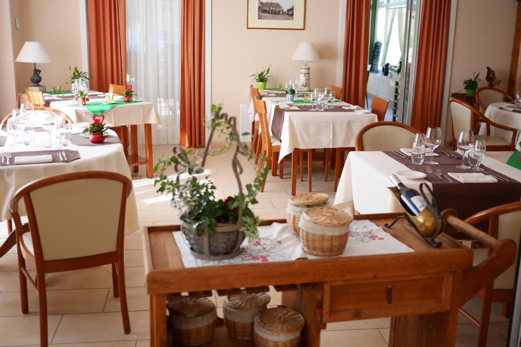 Auberge Aux Deux Sapins Montricher Bagian luar foto